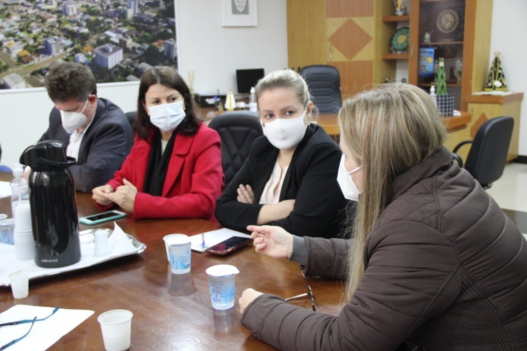 Prefeita Leila da Rocha e Comitiva Fazem Visita a Prefeitura de Dois Vizinhos