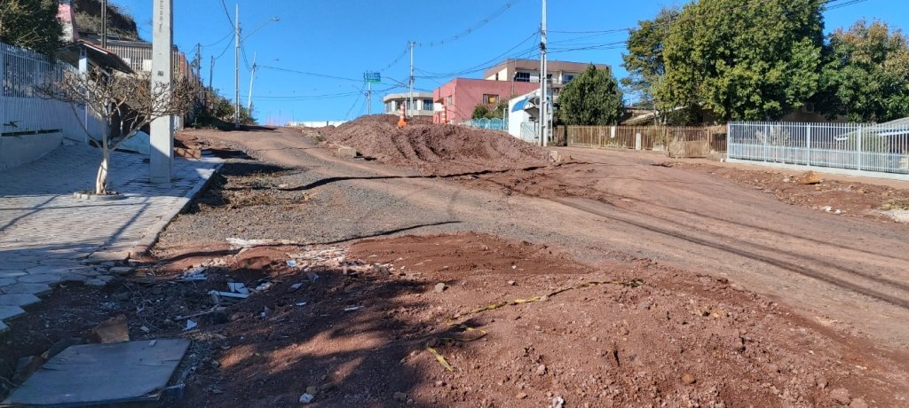 Atraso na Obra da Trincheira da Rua Mrio de Barros Com a Avenida Rio Grande do Sul Deve Ser Recuperado