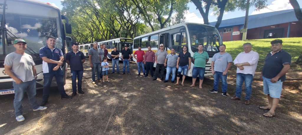 Frota Escolar Tercerizada Passa por Vistoria Obrigatria