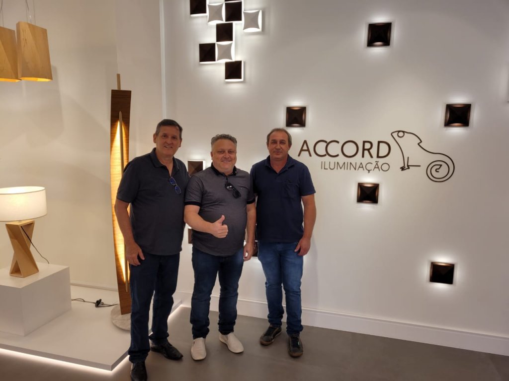 Secretrio da Industria e Comrcio Everaldo Santini Visita Instalaes da Accord Iluminao