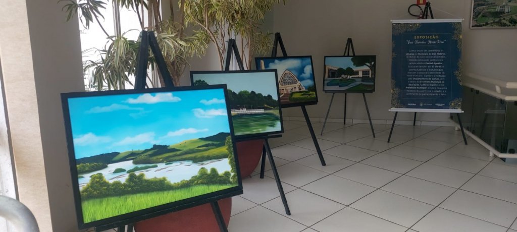 Prédio Administrativo Recebe Exposição