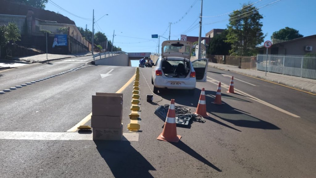 Trincheira Recebe Instalao de Taches de Sinalizao Sentido Centro Ao Bairro Sagrada Familia.