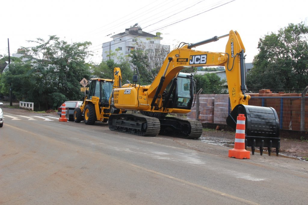 Administrao Municipal Adquire Novas Mquinas para Ampliar os Servios Pblicos no Municpio.