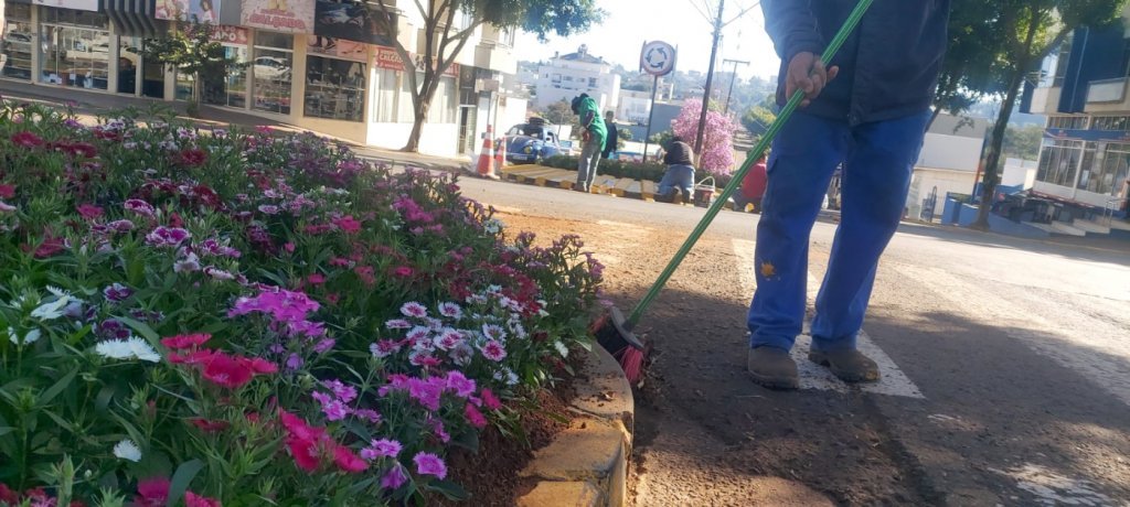 Cidade Limpa, Florida e Organizada para Um Povo Acolhedor