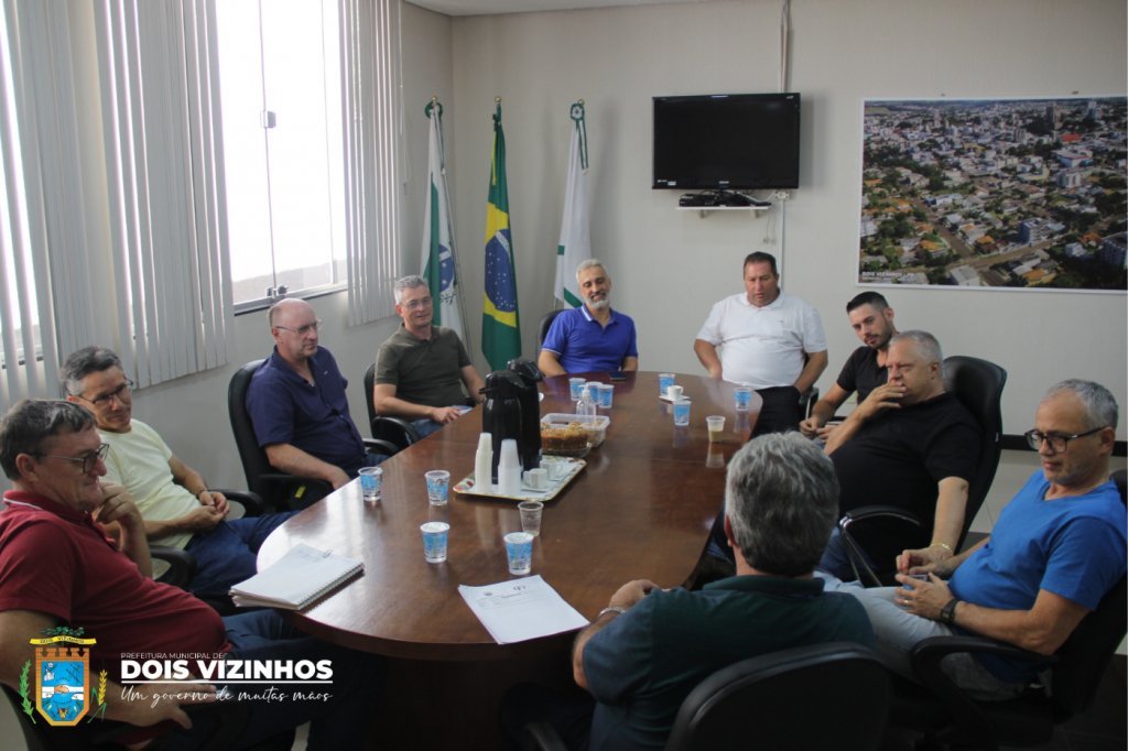 Prefeito Carlinhos Turatto Recebe a Visita do Instituto gua e Terra