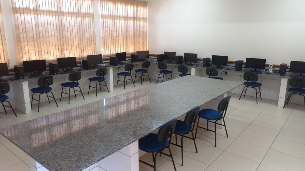 Escola Jardim da Colina  Contemplada Com Laboratrio de Informtica