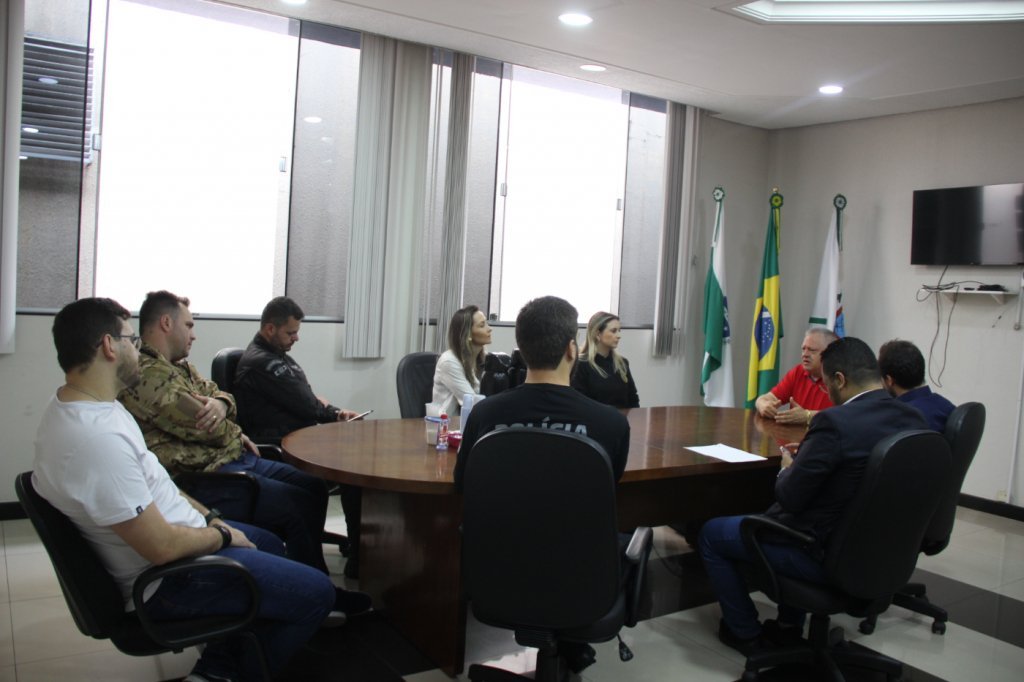 Denarc de Pato Branco Se Rene Com o Prefeito Carlinhos Turatto para Falar Sobre a Segurana Pblica de Dois Vizinhos