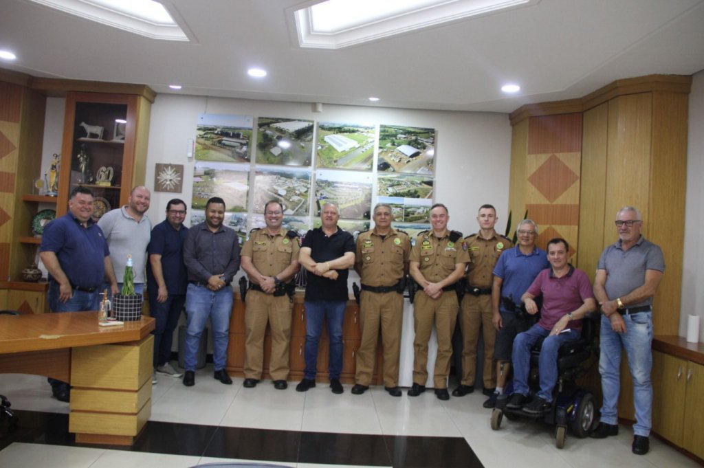 Segurana Pblica: Coronel Garcez Esteve Em Dois Vizinhos para Reunio Com Prefeito Carlinhos.