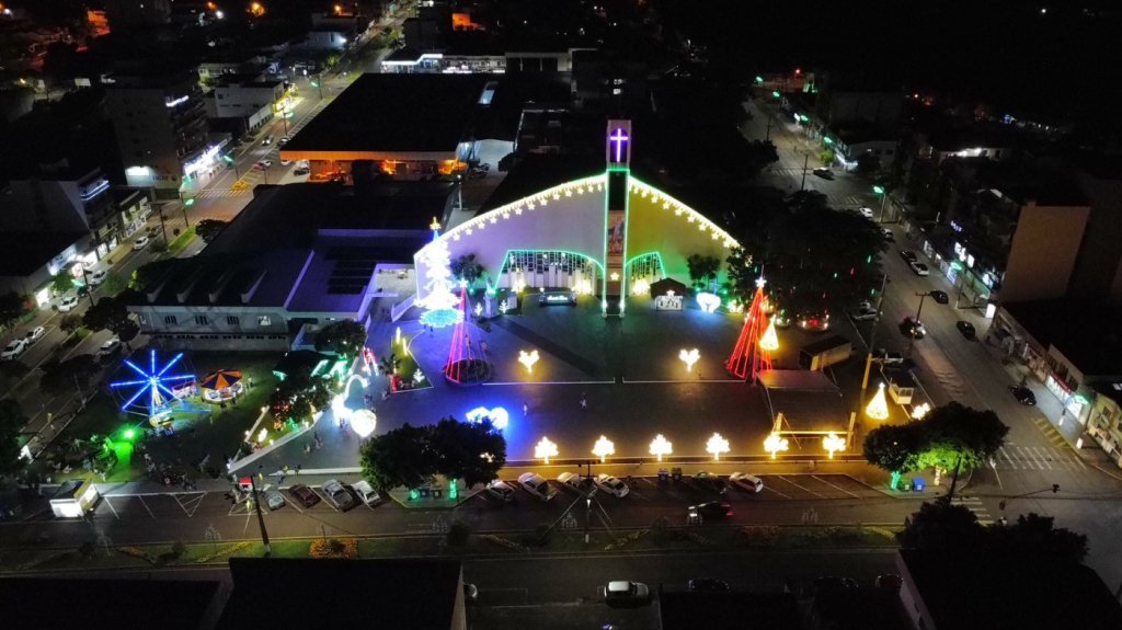 Abertura do Natal Iluminado de Dois Vizinhos Sofreu Alteraes