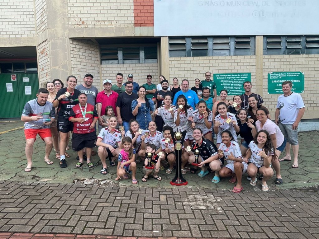 Equipe Sub-15 de Futsal Feminino de Dois Vizinhos Conquista o Ttulo Paranaense