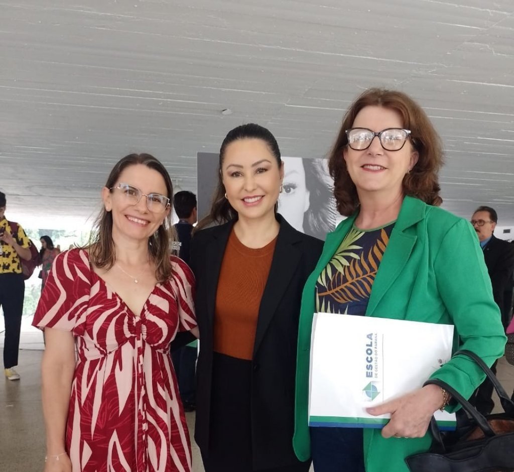 Secretaria da Mulher, Idoso e Juventude Participa de Evento Em Curitiba