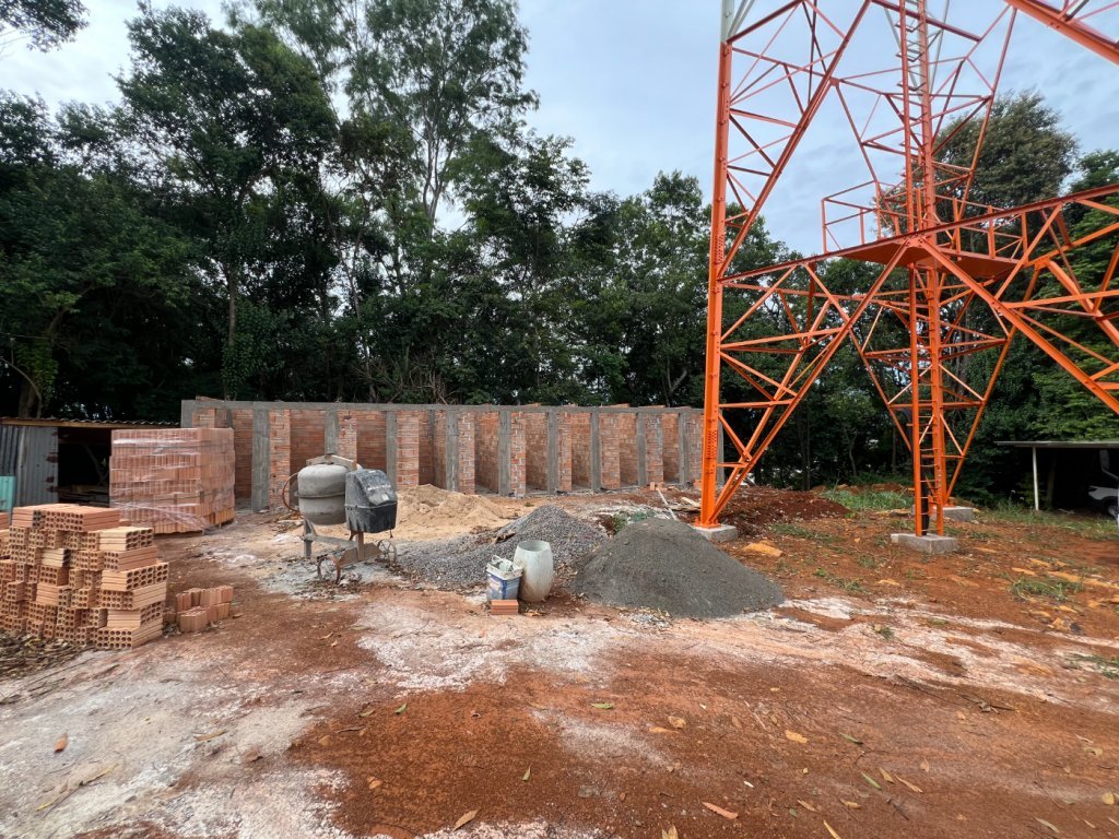 Construo dos Boxes da Nova Torre de Retransmisso de Tv