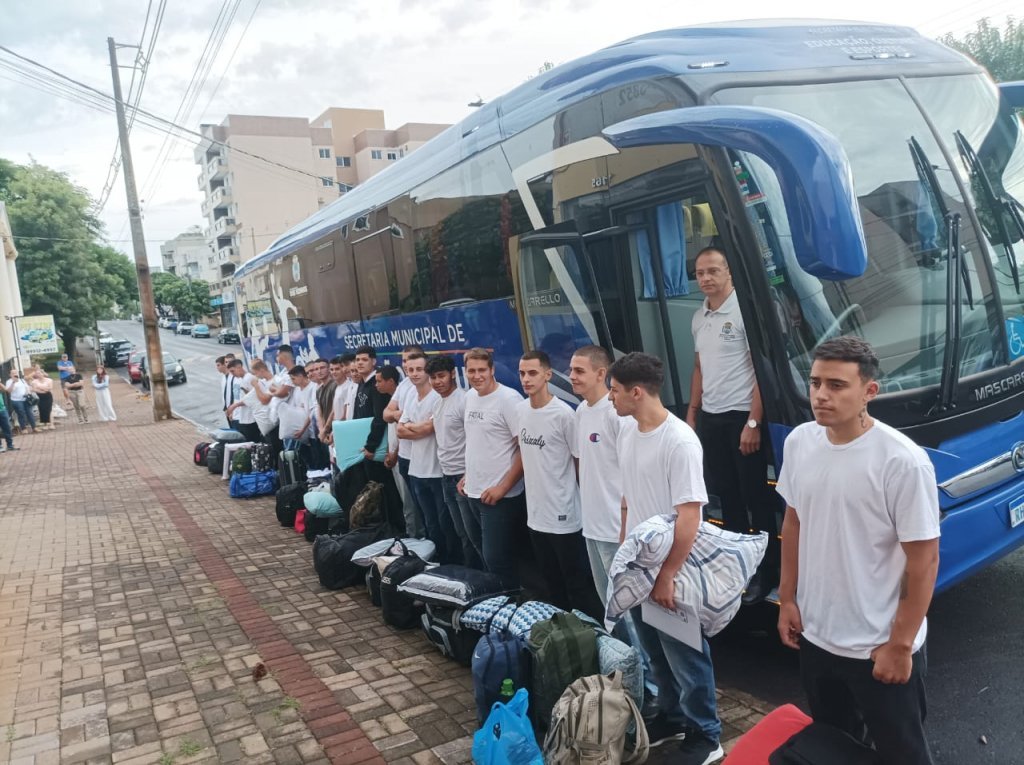 Jovens de Dois Vizinhos Incorporam Ao Exrcito Brasileiro