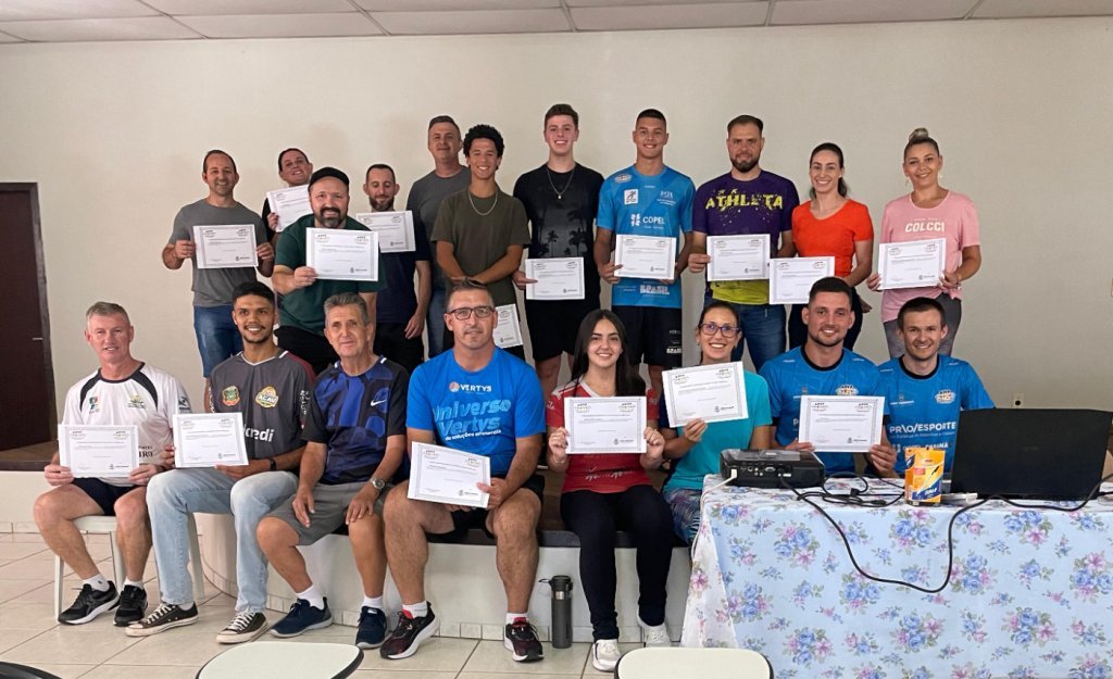 Curso de Capacitao Em Vlei Atraiu Professores e Tcnicos para Dois Vizinhos